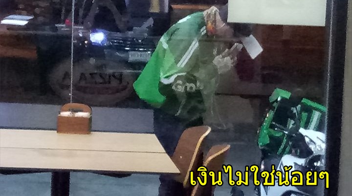 หนุ่มแกร็บถูกลูกค้ายกเลิกออเดอร์ ควักเงินจ่ายเองเกือบ2พัน - WORLD OF BUZZ
