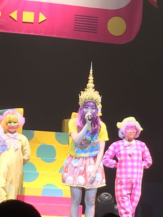 ปามิวสวมชฎา