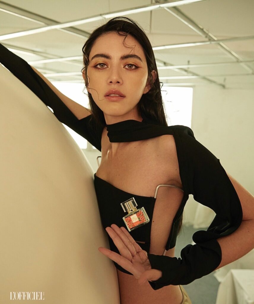 ใหม่ดาวิกา L'officiel