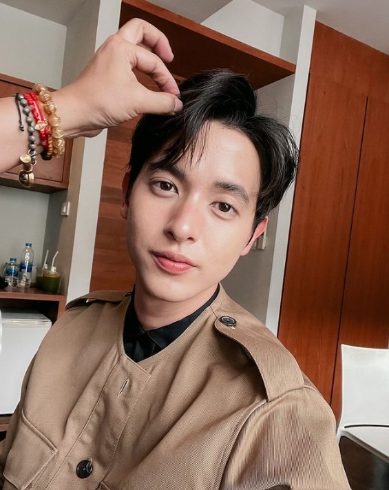 เจมส์ จิรายุ