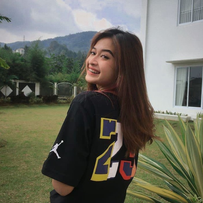 นิสยา (Nissya) สาวอินโดนีเซียที่ได้ชื่อว่าเป็น พนักงานทำความสะอาดที่สวยที่สุดในอาเซียน