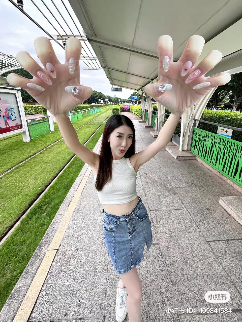 อวดเล็บ