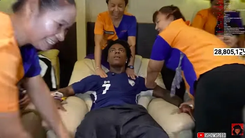 (มีคลิป) "I Show Speed" YouTuber 28 ล้านซับ เช็คอินเมืองไทยไม่ถึง 10 นาที สร้างตำนาน "ขับตุ๊กตุ๊กชนกำแพงวัด" จนต้องกราบซอรี่หลวงพี่