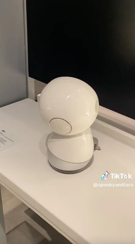 "Jibo" หุ่นยนต์สารพัดประโยชน์โชว์เต้นทเวิร์ค พิสูจน์ไม่ได้มีดีแค่ช่วยงานคนในบ้าน!