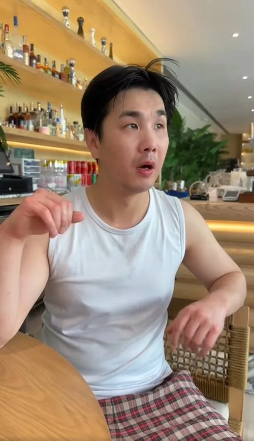 เผยโฉม "โอปป้ายองจุน" หนุ่มกระโดดข้ามทางเชื่อมคอนโดไปช่วยภรรยาและลูก ระหว่างเกิดแผ่นดินไหวกรุงเทพ